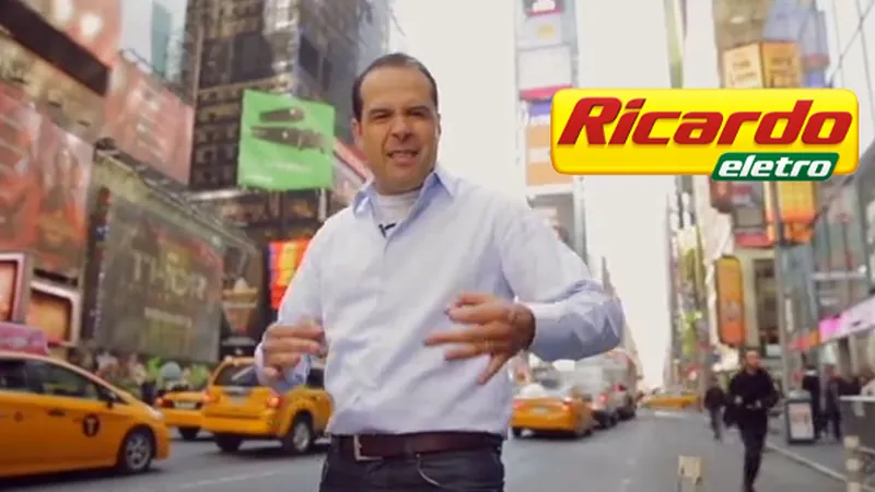 Ricardo Nunes na Times Square, no comercial de Black Friday da Ricardo Eletro